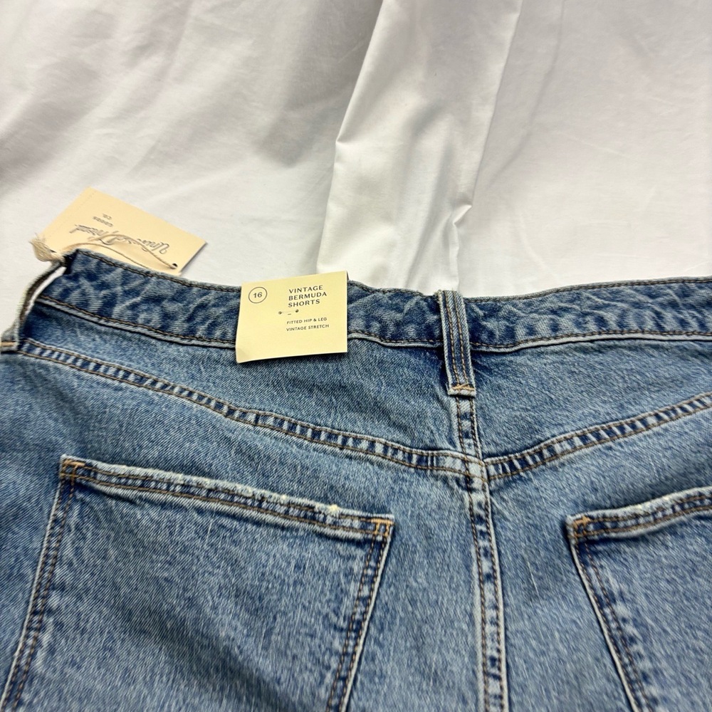 NEW Women's Size 16 UNIVERSAL THREAD Blue Vintage Raw Hem Denim Shorts Stretch - Picture 3 of 12
